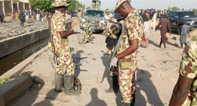 nigeria-soldiers on road check