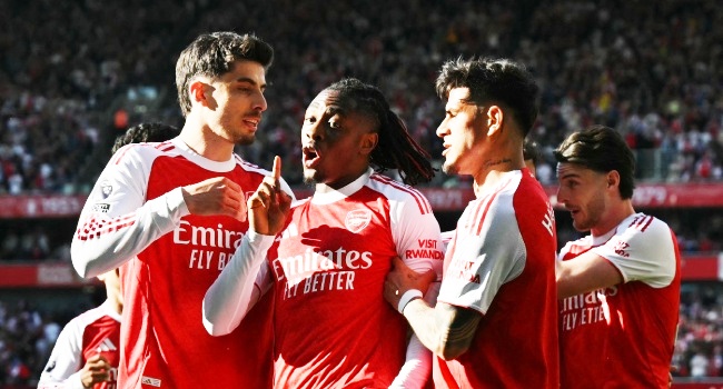 Arsenal’s English midfielder Eberechi Eze celebrates scoring the opening goal during the English Premier League football match between Arsenal and Newcastle United at the Emirates Stadium in London on April 25, 2026. (Photo by Glyn KIRK / AFP)