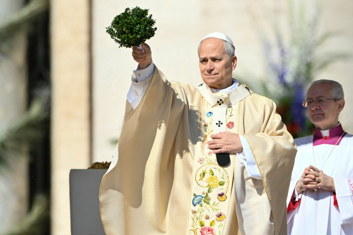 Pope Leo XIV blesses the crowd during the Easter Mass as part of the Holy Week celebrations, at St Peter’s square in the Vatican on April 5, 2026. (Photo by Alberto PIZZOLI / AFP)