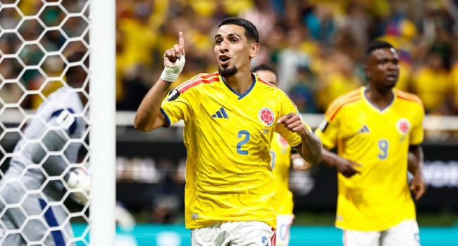 Colombia’s defender #02 Daniel Munoz celebrates scoring his team’s first goal during the 2026 World Cup Group K football match between Colombia and Democratic Republic of Congo at the Guadalajara Stadium in Zapopan on June 23, 2026. (Photo by Ulises RUIZ / AFP)