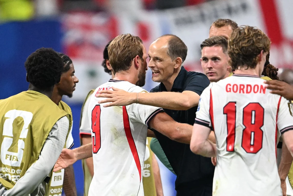 England’s forward #09 Harry Kane celebrates with England’s German head coach Thomas Tuchel after winning the 2026 World Cup round of 32 match football between England and the Democratic Republic of Congo at the Atlanta Stadium in Atlanta on July 1, 2026. (Photo by ROBERTO SCHMIDT/AFP)