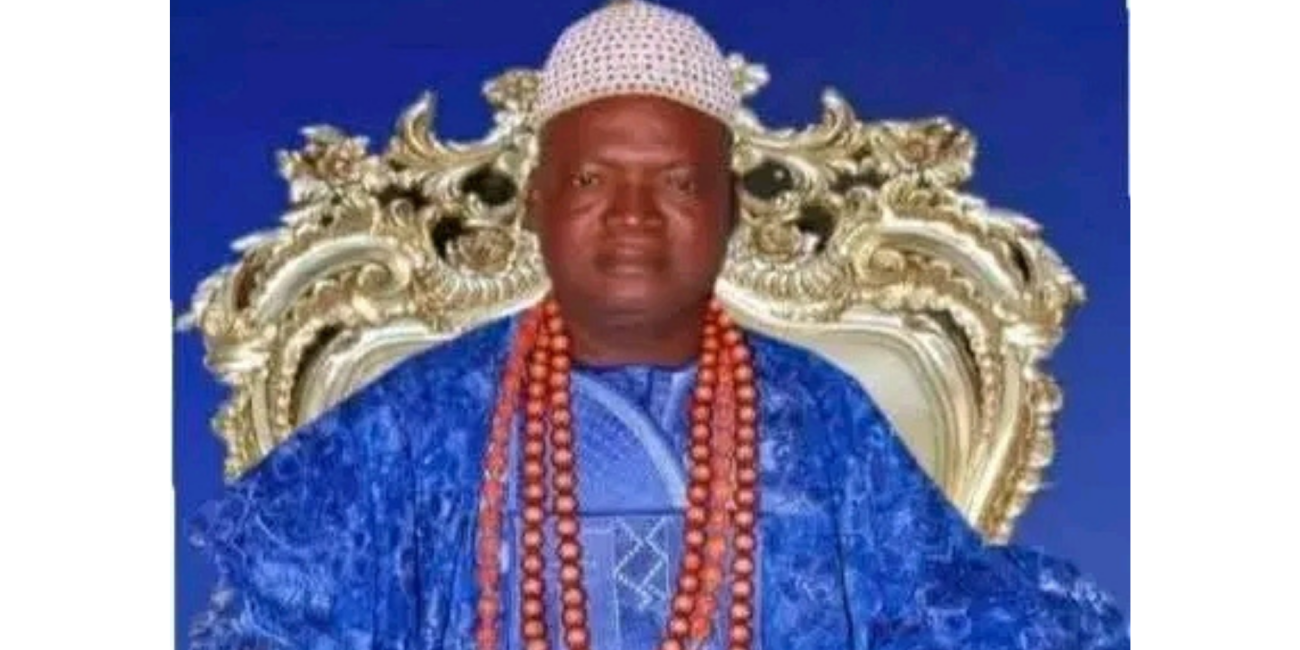 Oba Moses Oyinloye Iwedunmoye I, the Kabiyesi Onigbesi of Igbesi land