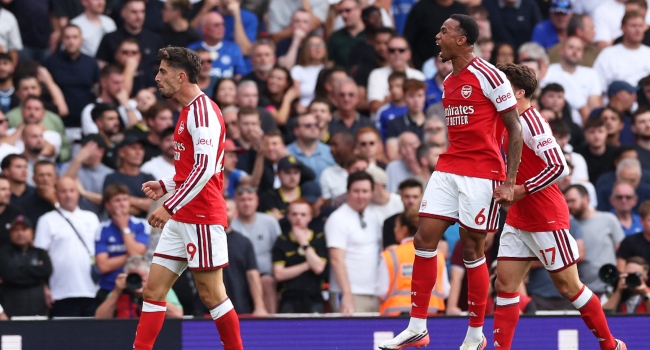 Arsenal’s German midfielder #29 Kai Havertz (L) scores the team’s first goal during the English Premier League football match between Arsenal and Chelsea at the Emirates Stadium in London on September 6, 2026. (Photo by Adrian Dennis / AFP)